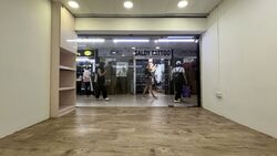 Lucky Plaza (D9), Retail #563192561